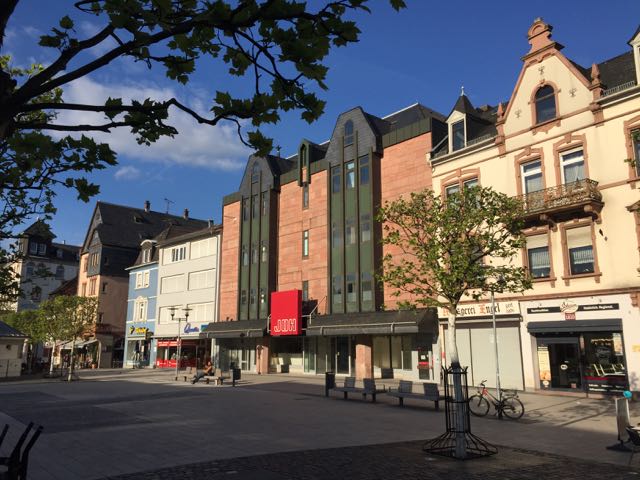 Fassade vorn gesamt.jpg